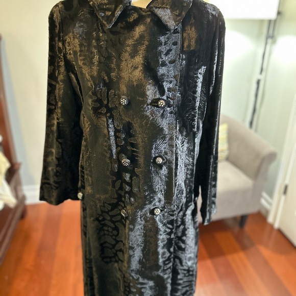Vintage Borella Black Crushed Velvet & Fur Jacket Coat with 3/4 Sleeves. Size M - Picture 5 of 8